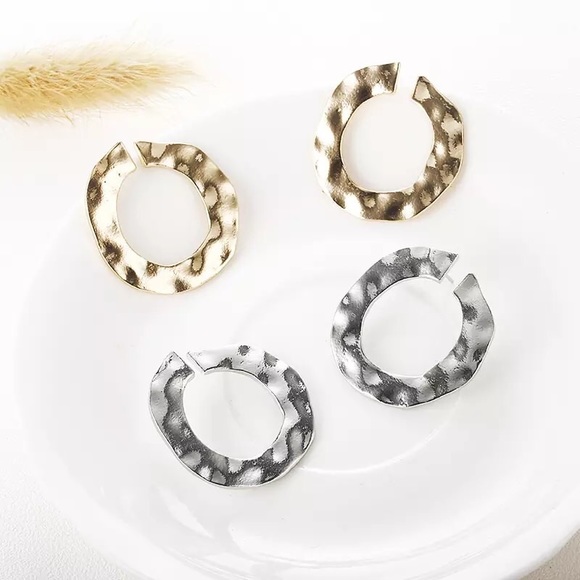 Silver Geometric Circle Earrings - Picture 2 of 4